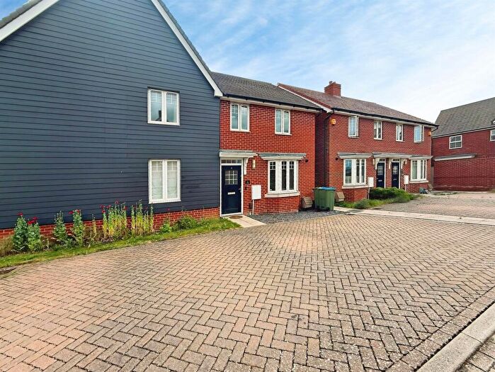3 Bedroom Semi-Detached House For Sale In Medley Road, Broughton, Aylesbury, HP22
