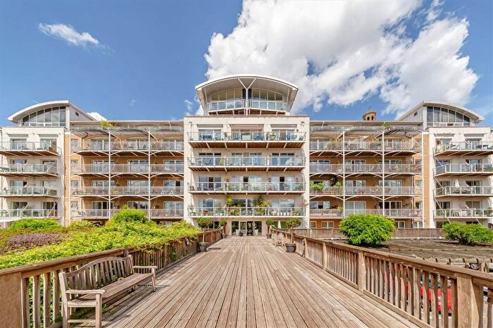 2 Bedroom Flat To Rent In Kew Bridge Road, Kew, TW8