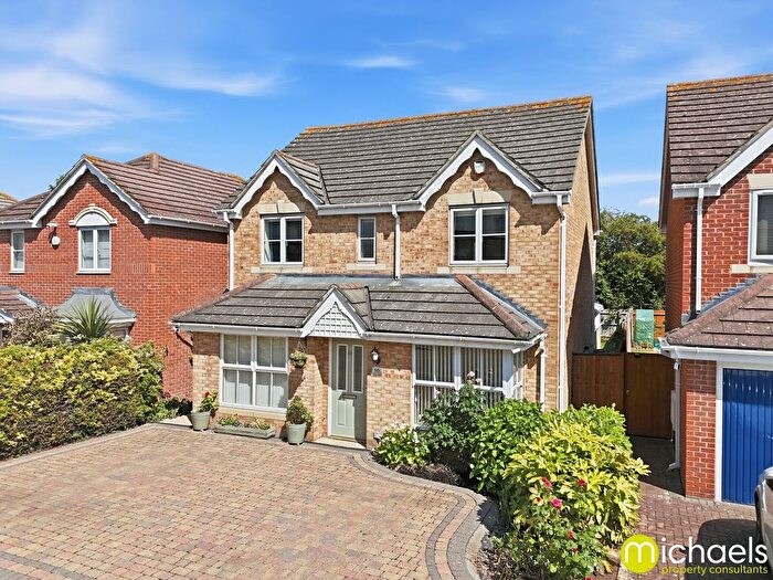 4 Bedroom Detached House For Sale In Bancroft Chase, Hornchurch, RM12