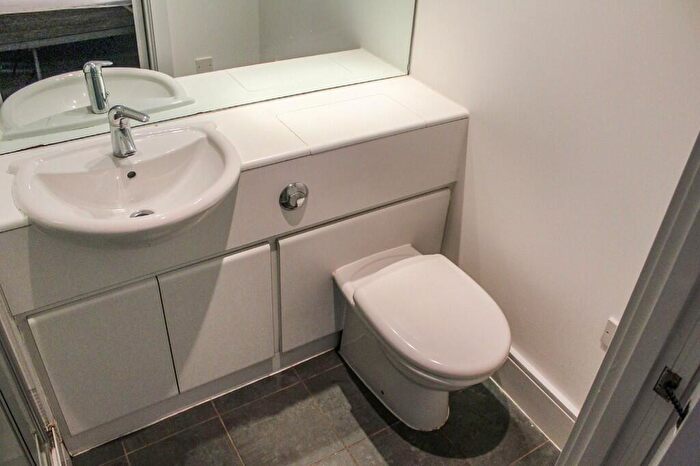 2 Bedroom Apartment To Rent In The Lock, Whitworth Street West, M1