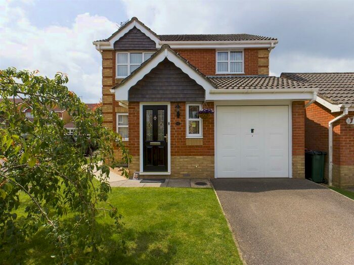 3 Bedroom House To Rent In Carter Road, Maidenbower, Crawley, RH10