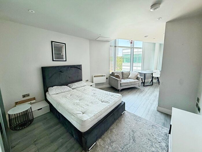 Studio To Rent In Wokingham Road, Bracknell, Berkshire, RG42