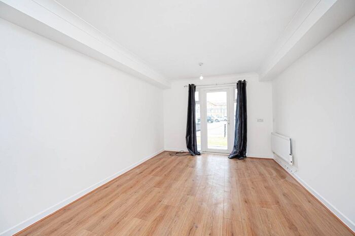 1 Bedroom Flat To Rent In Leabank Square, Hackney, London, E9