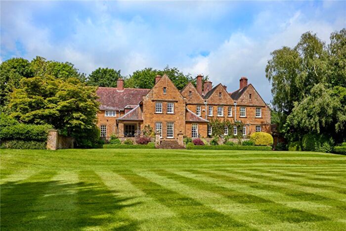 6 Bedroom Equestrian Facility For Sale In Cross Hill Road, Adderbury, Banbury, Oxfordshire, OX17
