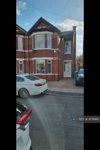 4 Bedroom Semi-Detached House To Rent In Boardman St, Salford, M30