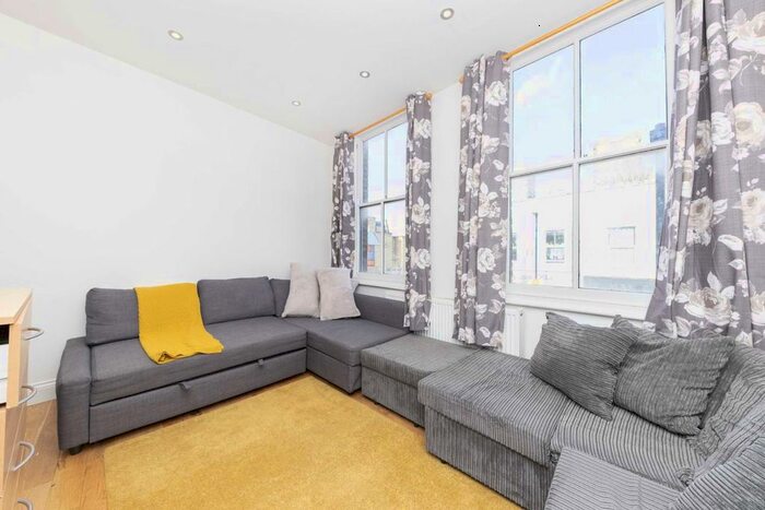 2 Bedroom Flat To Rent In Roman Road, London E3
