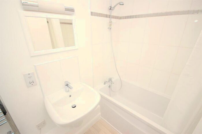 2 Bedroom Apartment To Rent In Fieldfarm Apartments, Cradley Road, Netherton, DY2