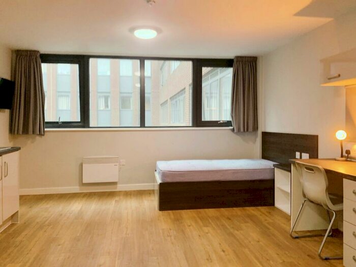 Apartment To Rent In Queen Street, Sheffield, South Yorkshire, S1