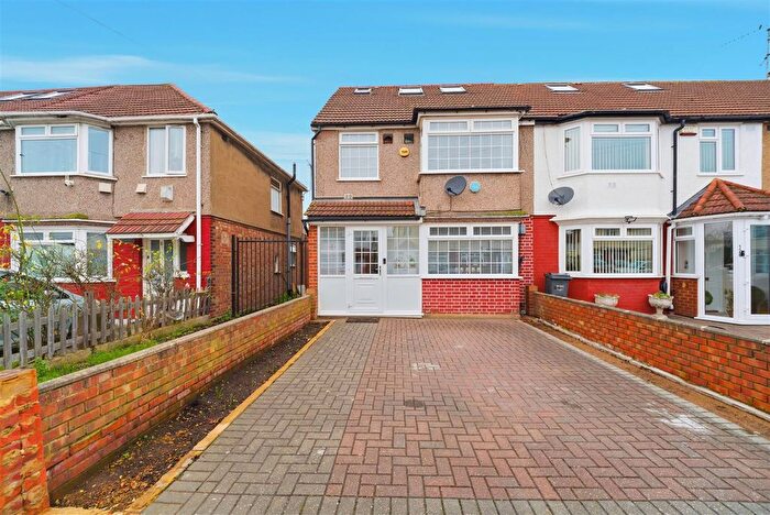 5 Bedroom Semi Detached House For Sale In Basildene Road, Hounslow, TW4