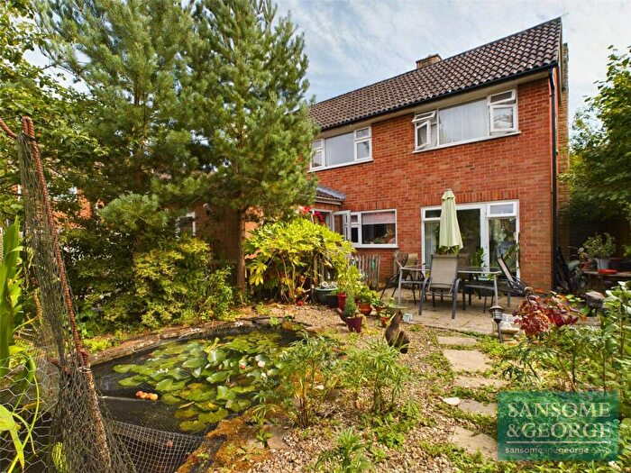 4 Bedroom Detached House For Sale In Reading Road, Burghfield Common, Reading, Berkshire, RG7