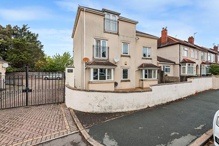 2 Bedroom Flat For Sale In Savoy Court, Savoy Road, Bristol, BS4