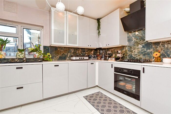 3 Bedroom Terraced House For Sale In Sutton Common Road, Sutton, Surrey, SM1