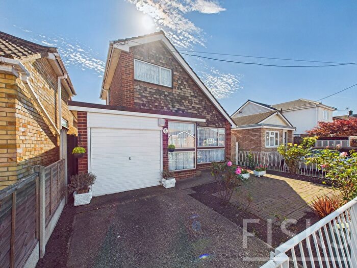 1 Bedroom Detached House For Sale In Waarem Avenue, Canvey Island, SS8
