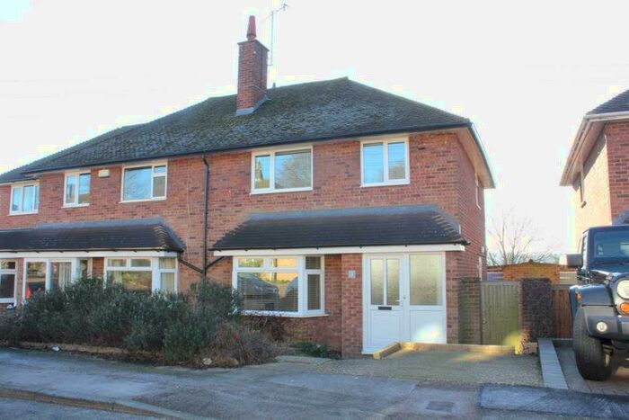3 Bedroom House To Rent In Lindlings, Chaulden, HP1