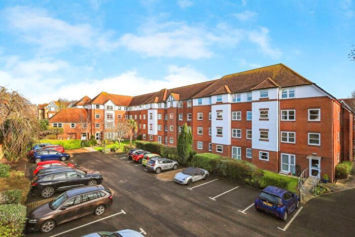 1 Bedroom Flat For Sale In Granville Road, Eastbourne, BN20