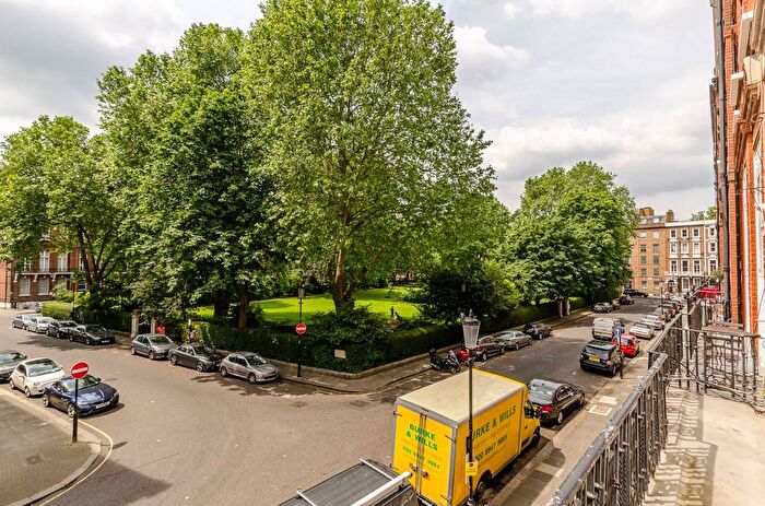 1 Bedroom Flat To Rent In Nevern Square, Earls Court, London, SW5