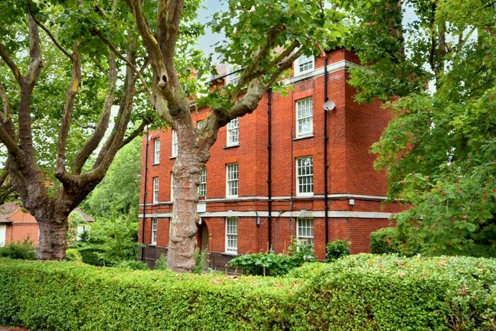 2 Bedroom Flat To Rent In St. Albans Road, Dartmouth Park, London, NW5