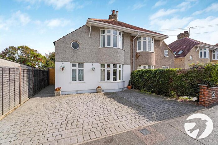 4 Bedroom Semi-Detached House For Sale In Clifton Road, Welling, Kent, DA16