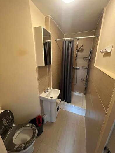 Studio To Rent In Angell Road, London, SW9