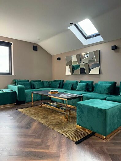 2 Bedroom Flat To Rent In Harp Island Close, London, UB5