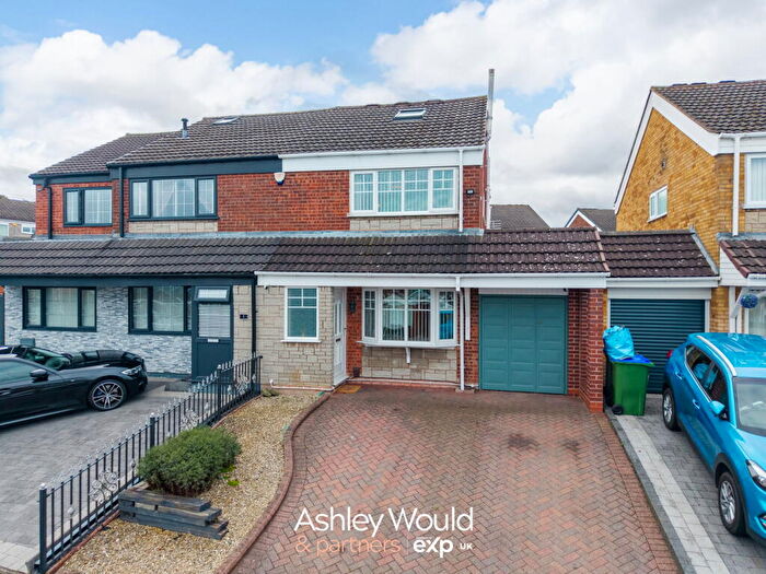 3 Bedroom Semi-Detached House For Sale In Pevensey Close, Tividale, Oldbury, B69