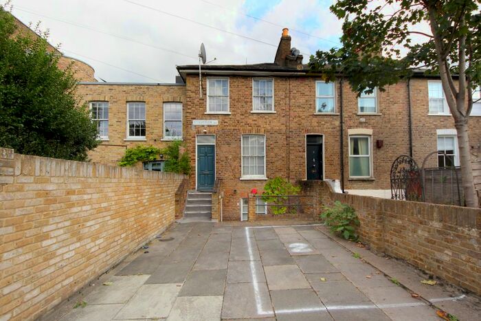 Studio To Rent In Beavor Grove, London, W6