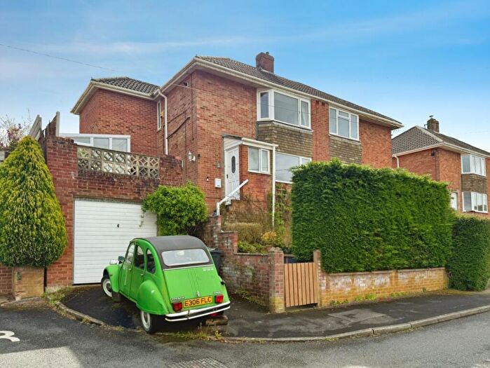 3 Bedroom Semi Detached House For Sale In Hill Close, Stroud, GL5