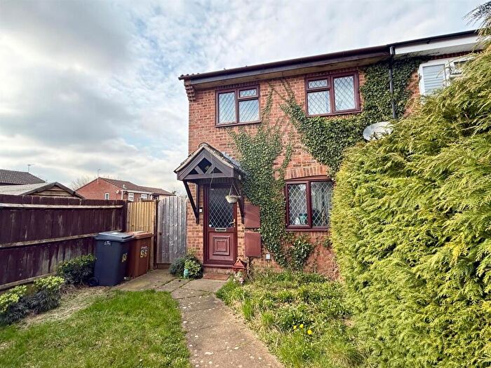 3 Bedroom End Of Terrace House To Rent In Millstream Close, Andover, SP10