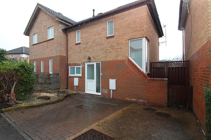 2 Bedroom House To Rent In Knapp Gate, Shenley Church End, MK5