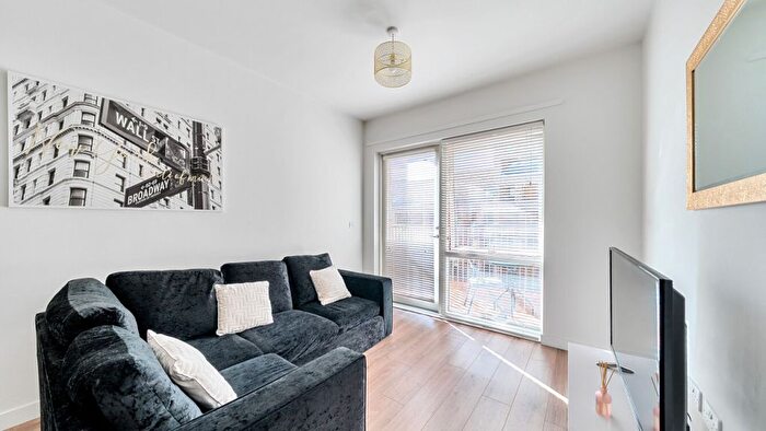 1 Bedroom Flat For Sale In Mast Street, Barking, IG11