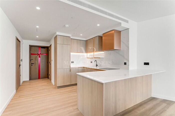 2 Bedroom Apartment To Rent In The Aspen, Marsh Wall, London, E14