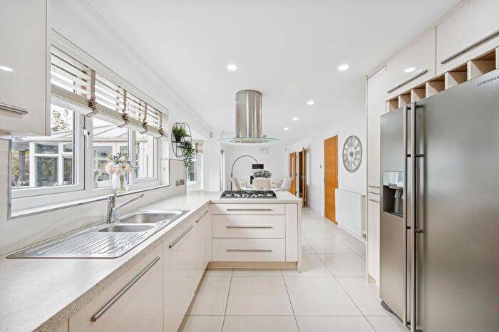 6 Bedroom Detached House For Sale In Maplewood Park, Livingston, EH54