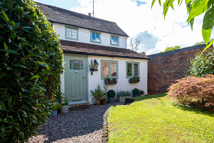 2 Bedroom Cottage For Sale In The Green, Stratford-upon-avon, CV37