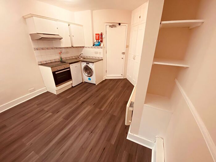 Studio To Rent In Queens Avenue, London, N10