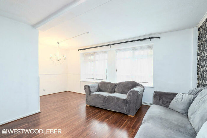 3 Bedroom Apartment To Rent In Waltham Cross, Herts, EN8