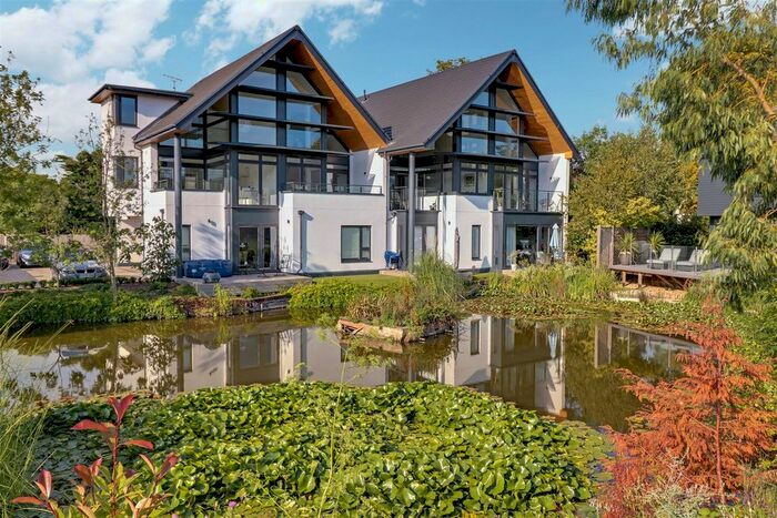 2 Bedroom Flat To Rent In Lake Rise Down Hall Road, Rayleigh, SS6