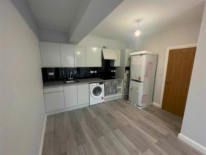 2 Bedroom Flat To Rent In Station Street, Burton-On-Trent, DE14