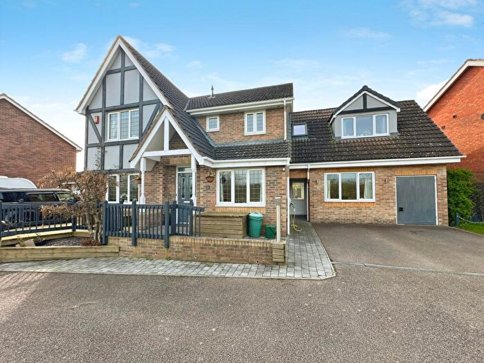 6 Bedroom Detached House For Sale In Hopwood Lane, Burton-on-Trent, DE14