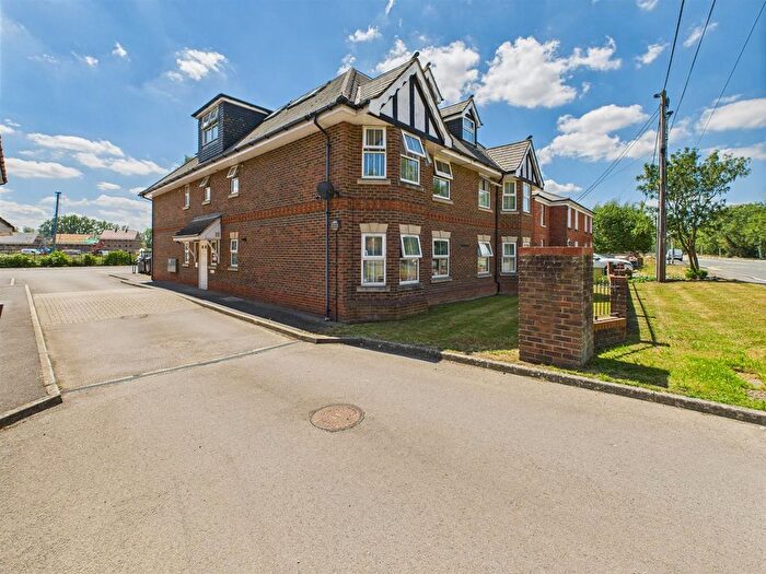 1 Bedroom Flat For Sale In The Green, Theale, RG7