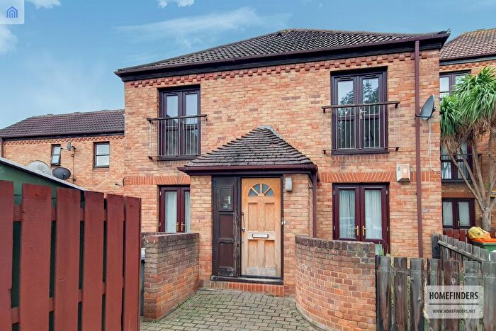 2 Bedroom Flat For Sale In Evelyn Denington Road, Beckton, E6