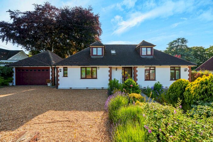 4 Bedroom Chalet For Sale In Groveside, Great Bookham, KT23