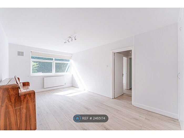 2 Bedroom Flat To Rent In Crouch Hall Road, London, N8