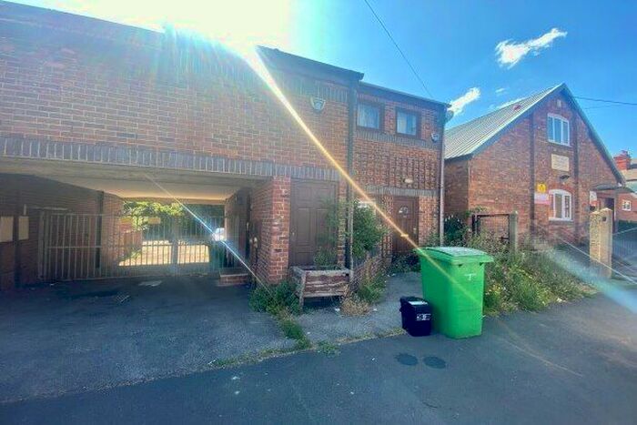 2 Bedroom Flat To Rent In Russell Road, Nottingham, NG7