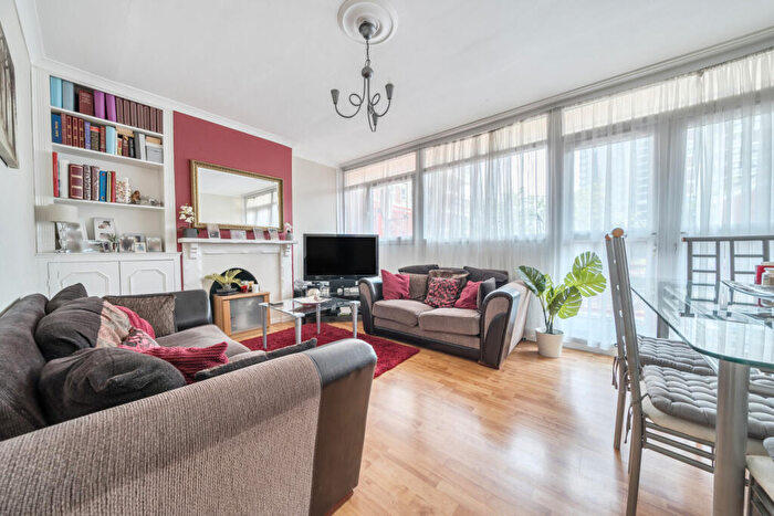 3 Bedroom Duplex For Sale In Canada Estate, London, SE16