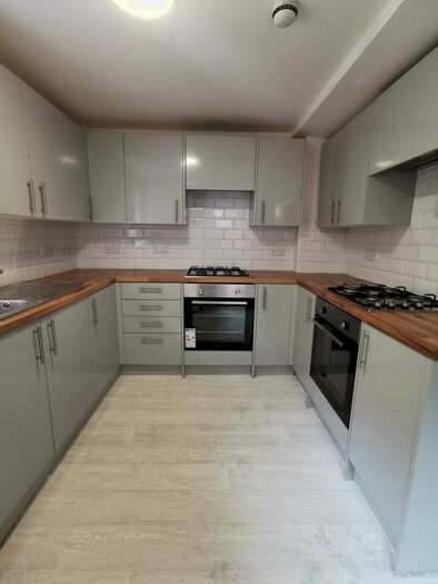 7 Bedroom House To Rent In Hanover Street, Mount Pleasant, Swansea, SA1