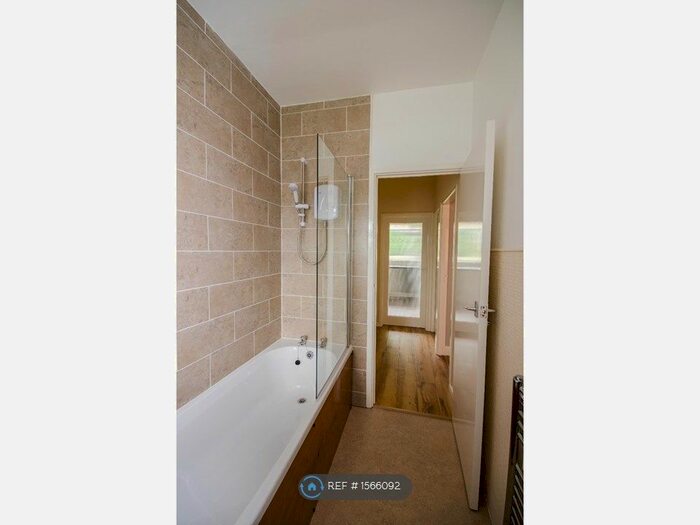 1 Bedroom Flat To Rent In Whinbrook Court, Leeds, LS17