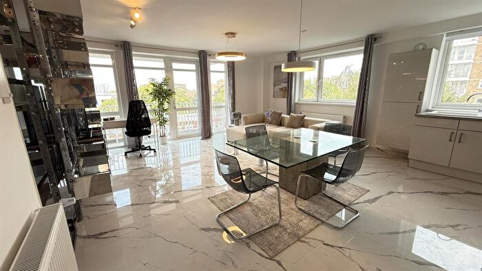 2 Bedroom Flat To Rent In Boundary Road, London, BW8