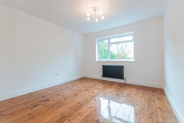 2 Bedroom Flat To Rent In Wells Park Road Sydenham, SE26