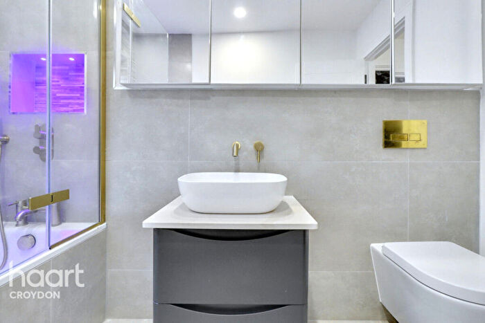 3 Bedroom Apartment For Sale In Riddlesdown Road, Purley, CR8