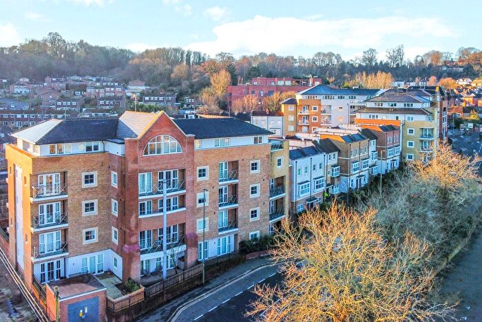 2 Bedroom Flat For Sale In Flambard Way, Godalming, GU7